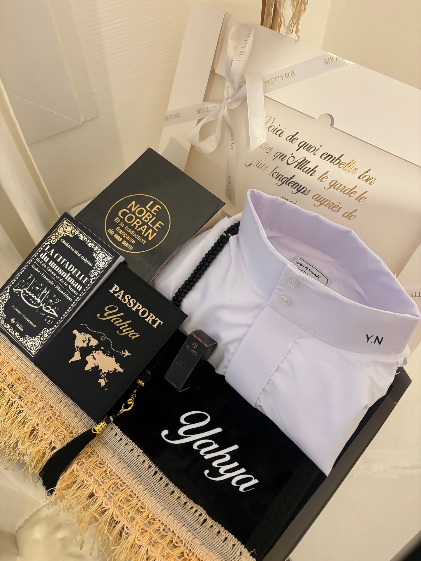 Coffret Qamis Haut de gamme + passeport personnalisé offert