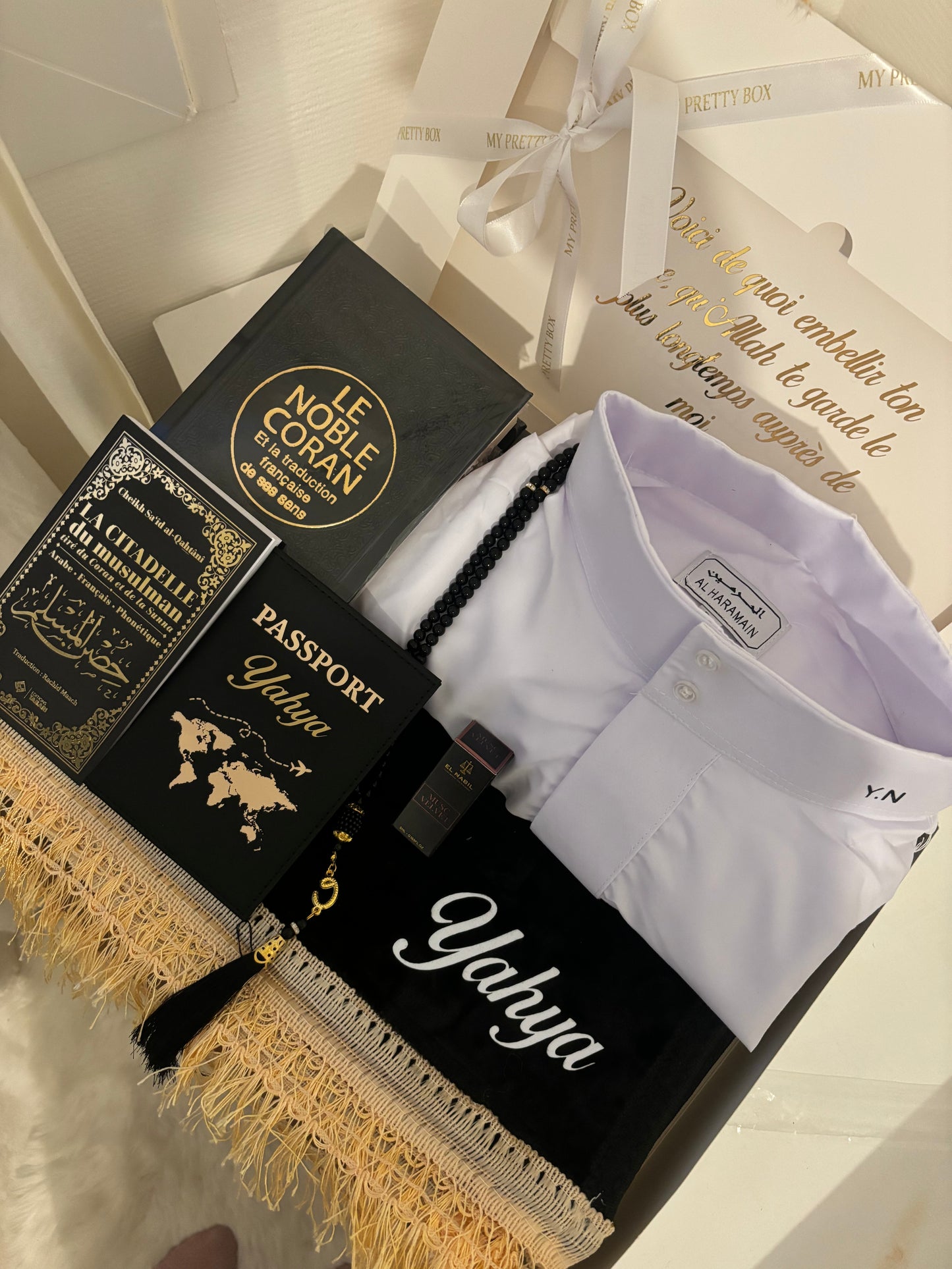 Coffret Qamis Haut de gamme + passeport personnalisé offert