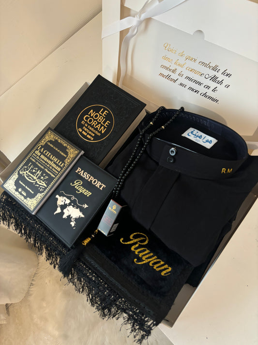 Coffret Qamis haut de gamme tapis semi épais noir + passeport personnalisé offert